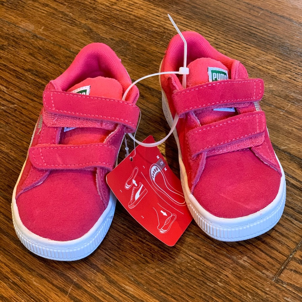 NWT Adorable PUMA size 7 toddler sneakers